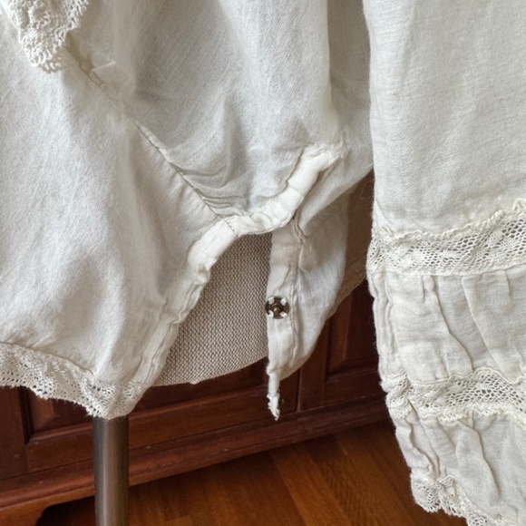 Magnolia Pearl Lucia Lace Embroidered Blouse in Moonlight - Picture 5 of 12